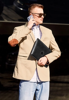  «Чехол для MacBook Pro 13'' BlankNote Черный (BN-GC-7-g-kr)», бренда BlankNote - фото №5 - миниатюра
