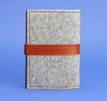  «Обложка для паспорта BlankNote 1.1 Фетр Коньяк (BN-OP-1.1-felt-k)», бренда BlankNote - фото №3 - миниатюра