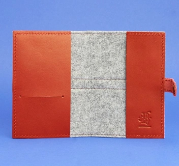  «Обложка для паспорта BlankNote 1.1 Фетр Коньяк (BN-OP-1.1-felt-k)», бренда BlankNote - фото №4 - миниатюра