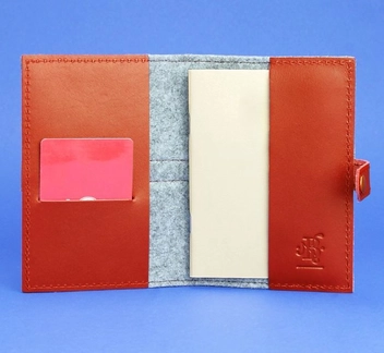  «Обложка для паспорта BlankNote 1.1 Фетр Коньяк (BN-OP-1.1-felt-k)», бренда BlankNote - фото №5 - миниатюра