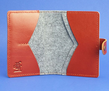 «Обложка для паспорта BlankNote 3.0 Фетр Коньяк (BN-OP-3-felt-k)», бренда BlankNote - фото №4 - миниатюра