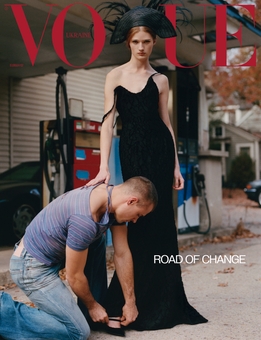 Бумажная книга «Журнал Vogue Ukraine Edition №12 зима 2025/26» - фото №1 - миниатюра