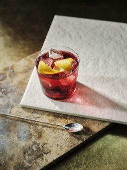 Паперова книга «The Alchemist Cocktail Book. Master the dark arts of mixology» - фото №4 - мініатюра