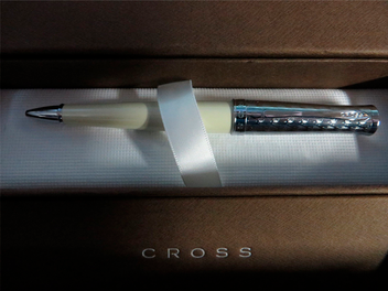  «Шариковая ручка Cross SAUVAGE Ivory Python Pattern BP (Cr03122)» - фото №3 - миниатюра