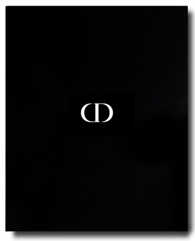 Паперова книга «Dior by Marc Bohan», автор Джером Хеновер - фото №4 - мініатюра