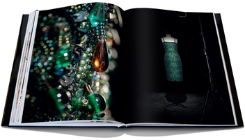 Паперова книга «Dior by Gianfranco Ferre», авторів Александер Ф'юрі, Лазіз Амані - фото №9 - мініатюра