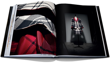Паперова книга «Dior by Gianfranco Ferre», авторів Александер Ф'юрі, Лазіз Амані - фото №12 - мініатюра