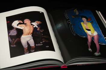 Бумажная книга «Derek Ridgers: Photographs», автор Дерек Риджерс - фото №6 - миниатюра