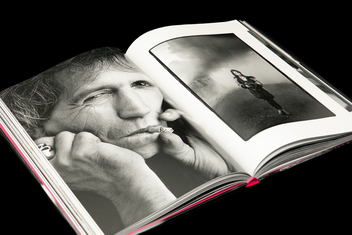 Бумажная книга «Derek Ridgers: Photographs», автор Дерек Риджерс - фото №8 - миниатюра