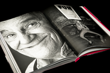 Бумажная книга «Derek Ridgers: Photographs», автор Дерек Риджерс - фото №5 - миниатюра