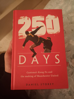 Бумажная книга «250 Days : Cantona'S Kung Fu and the Making of Man U», автор Дэниел Стори - фото №6 - миниатюра