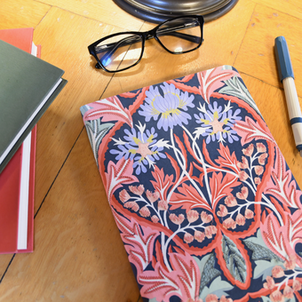 Бумажная книга «Liberty May Handmade B5 Embroidered Journal» - фото №3 - миниатюра