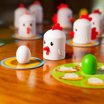  «Настольная игра на внимание Fat Brain Toy Co Peek-A-Doodle Doo (FA093-1)», бренда Fat Brain Toy Co - фото №4 - миниатюра
