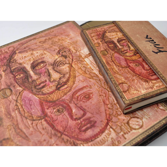  «Записная книжка Paperblanks Манускрипты Фрида Кало Автопортрет карманная нелинованная (PB8645)», бренда Paperblanks - фото №2 - миниатюра