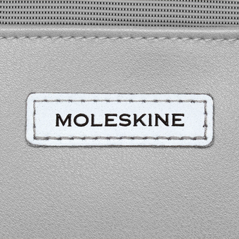  «Сумка Moleskine Metro Device Bag Вертикальна Сіра (ET82MTDBVG14)», бренду Moleskine - фото №6 - мініатюра