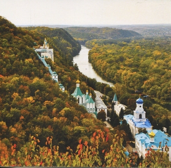 «Листівка "Святогірськ з Артема (квадрат)" (C-KBF)», бренда CakeTravel - фото №1 - миниатюра