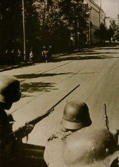 Бумажная книга «Під двома окупаціями. Спогади і документи (1920-ті - 1940-ві рр.)», автор Николай Величкивский - фото №2 - миниатюра