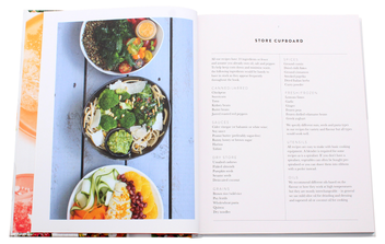 Бумажная книга «Lunchbox Salads. Recipes to Brighten Up Lunchtime and Fill You Up», авторов Наоми Твигден, Анна Пиндер - фото №4 - миниатюра