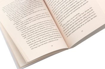 Паперова книга «The Truth About Keeping Secrets», автор Саванна Браун - фото №5 - мініатюра