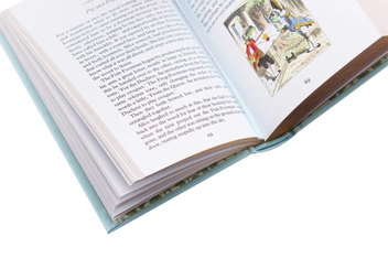 Бумажная книга «Alice's Adventures in Wonderland & Through the Looking-Glass», автор Льюис Кэрролл - фото №7 - миниатюра