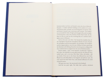 Паперова книга «Star-Crossed», автор Мінні Дарке - фото №4 - мініатюра