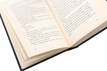 Бумажная книга «Chasing the Stars», автор Мэлори Блэкман - фото №5 - миниатюра