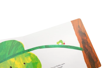 Бумажная книга «The Very Hungry Caterpillar», автор Эрик Карл - фото №7 - миниатюра