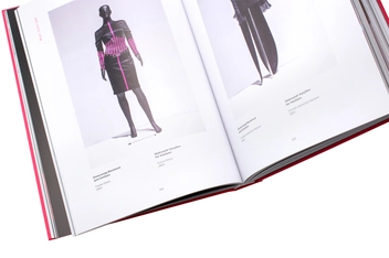 Паперова книга «In progress. Fashion of Ukraine since 1991», автор Зоя Звиняцьківська - фото №16 - мініатюра