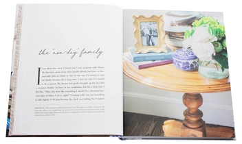 Паперова книга «Elements of Family Style. Elegant Spaces for Everyday Life», автор Ерін Гейтс - фото №4 - мініатюра