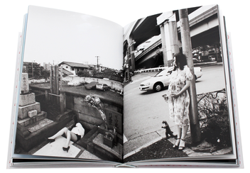 Бумажная книга «Araki. 40th Anniversary Edition», автор Нобуеси Араки - фото №6 - миниатюра
