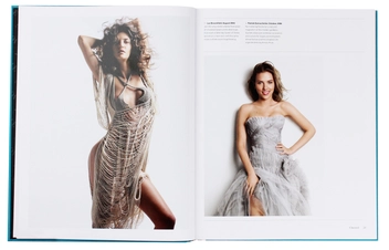 Паперова книга «Vogue. The Gown», автор Джо Еллісон - фото №11 - мініатюра