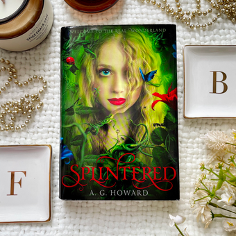 Паперова книга «Splintered», автор А. Г. Говард - фото №3 - мініатюра
