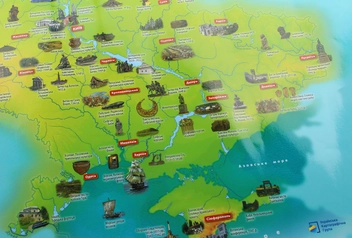 Паперова книга «Історія України. Для допитливих. Мальована карта для дітей» - фото №3 - мініатюра