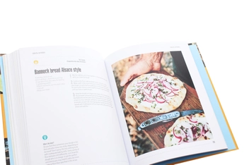 Паперова книга «The Campfire Cookbook: 80 Imaginative Recipes for Cooking Outdoors», авторів Віола Лекс, Ніко Станіцок - фото №8 - мініатюра