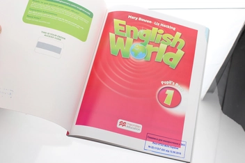 Паперова книга «English World 1 Pupil's Book (+CD-ROM)», авторів Ліз Гокінґ, Мері Боуен, Венді Рен - фото №3 - мініатюра