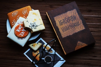 Бумажная книга «Оповідки Еви Луни», автор Исабель Альенде - фото №4 - миниатюра