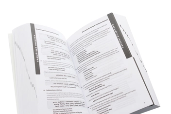 Паперова книга «Collins Portuguese Dictionary and Grammar» - фото №6 - мініатюра