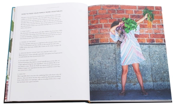 Паперова книга «Little Green Kitchen. Simple Vegetarian Family Recipes», авторів Девід Френкієль, Луіза Віндаль - фото №5 - мініатюра