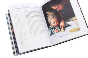 Паперова книга «Little Green Kitchen. Simple Vegetarian Family Recipes», авторів Девід Френкієль, Луіза Віндаль - фото №8 - мініатюра