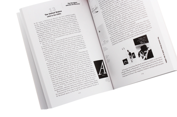 Паперова книга «Graphic Design. A Concise History», автор Річард Голліс - фото №6 - мініатюра