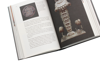 Бумажная книга «Living with the Gods. On Beliefs and Peoples», автор Нил Макгрегор - фото №7 - миниатюра