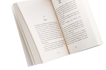 Бумажная книга «On Midnight Beach», автор Мари-Луиза Фитцпатрик - фото №5 - миниатюра