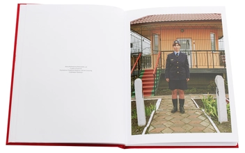 Паперова книга «Ukrainian Railroad Ladies», автор Саша Маслов - фото №5 - мініатюра
