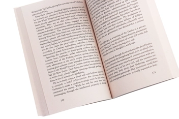 Паперова книга «Killing Eve. Codename Villanelle», автор Люк Дженнінгс - фото №5 - мініатюра