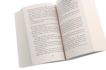 Бумажная книга «Circle Of Friends», автор Мейв Бинчи - фото №5 - миниатюра