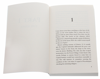 Бумажная книга «The Hunger Games Trilogy», автор Сьюзен Коллинз - фото №14 - миниатюра