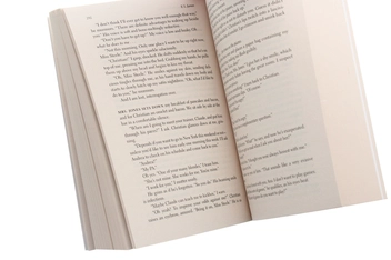 Паперова книга «Fifty Shades Darker. Official Movie Tie-in Edition, Includes Bonus Material», автор Е. Л. Джеймс - фото №5 - мініатюра