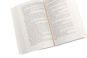 Бумажная книга «Laetitia Rodd and the Case of the Wandering Scholar», автор Кейт Сондерс - фото №5 - миниатюра