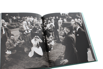 Паперова книга «Audrey Hepburn: Photographs 1953-1966», автор Боб Віллоубі - фото №8 - мініатюра