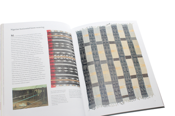 Бумажная книга «African Textiles. Colour and Creativity Across a Continent», автор Джон Гиллоу - фото №5 - миниатюра